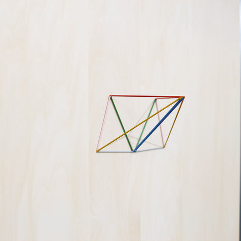 Triangular pyramid with painted edges